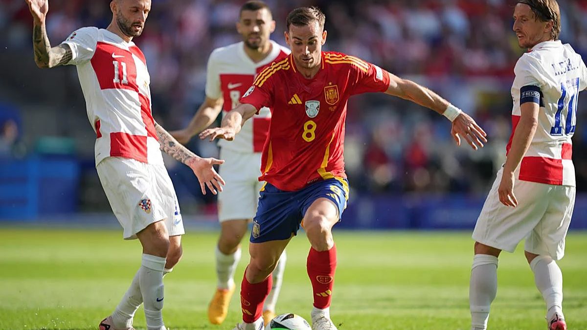 Fabián Ruiz durante un partido con la selección española