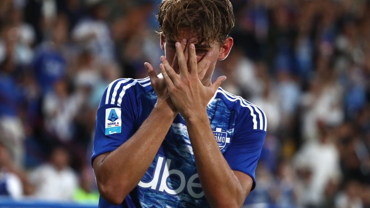 Nico Paz celebra un gol anotado con el Como