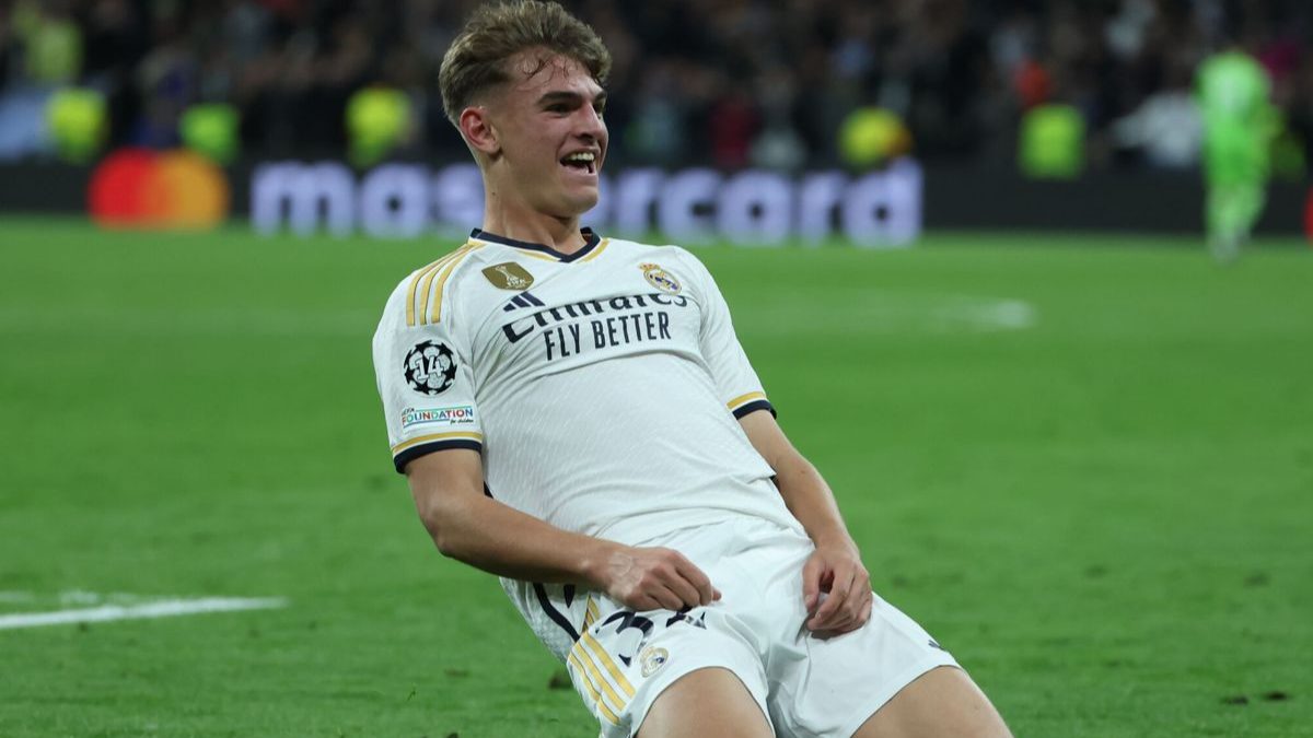 Nico Paz celebra un gol anotado con el Real Madrid