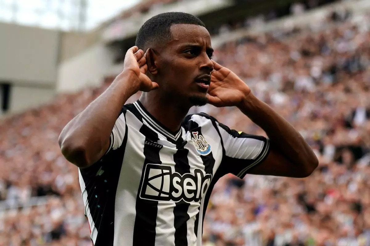 Isak confirma que no quiere seguir en el Newcastle