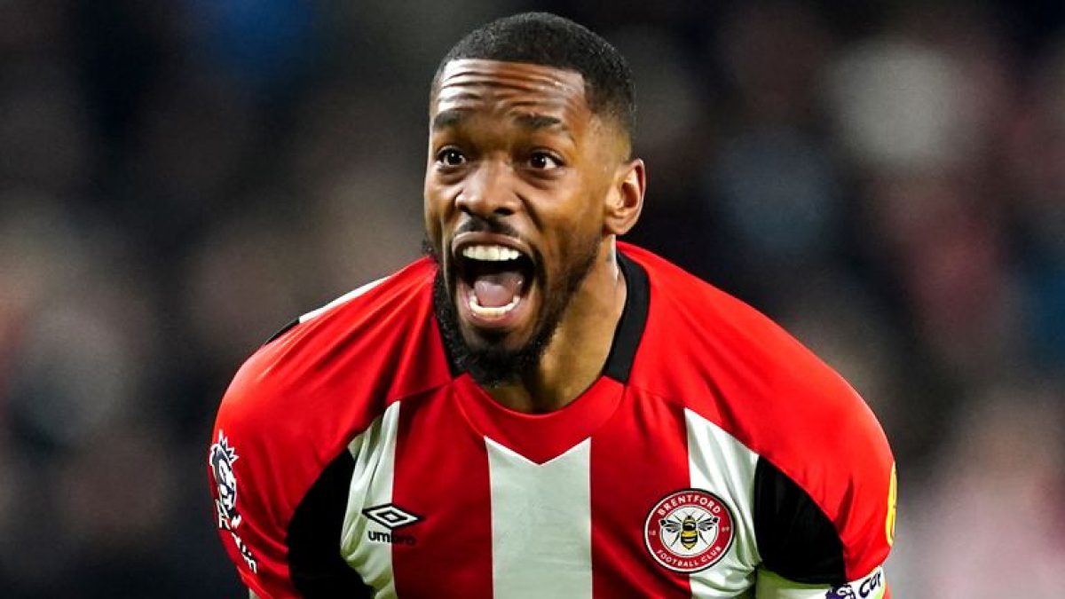 Ivan Toney celebra un gol con el Brentford