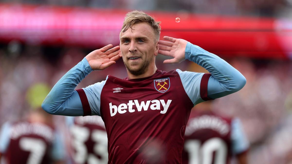Jarrod Bowen celebrates a goal with West Ham