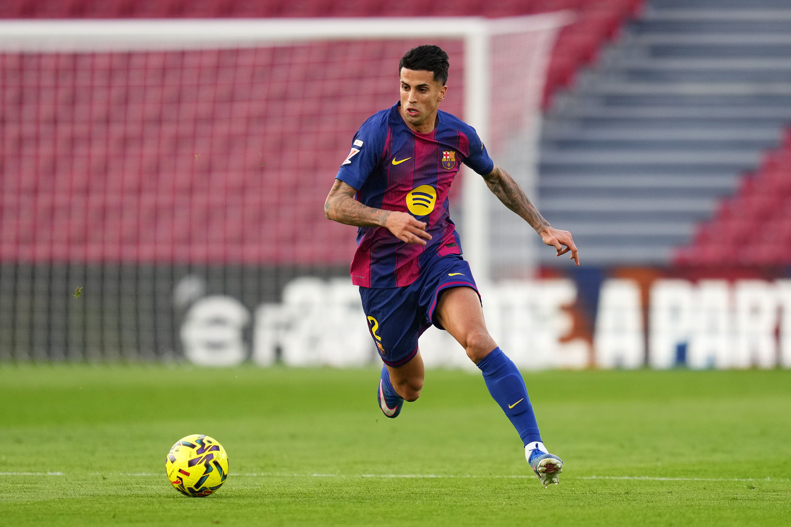 Joao Cancelo tiene opciones de fichar por el Barcelona