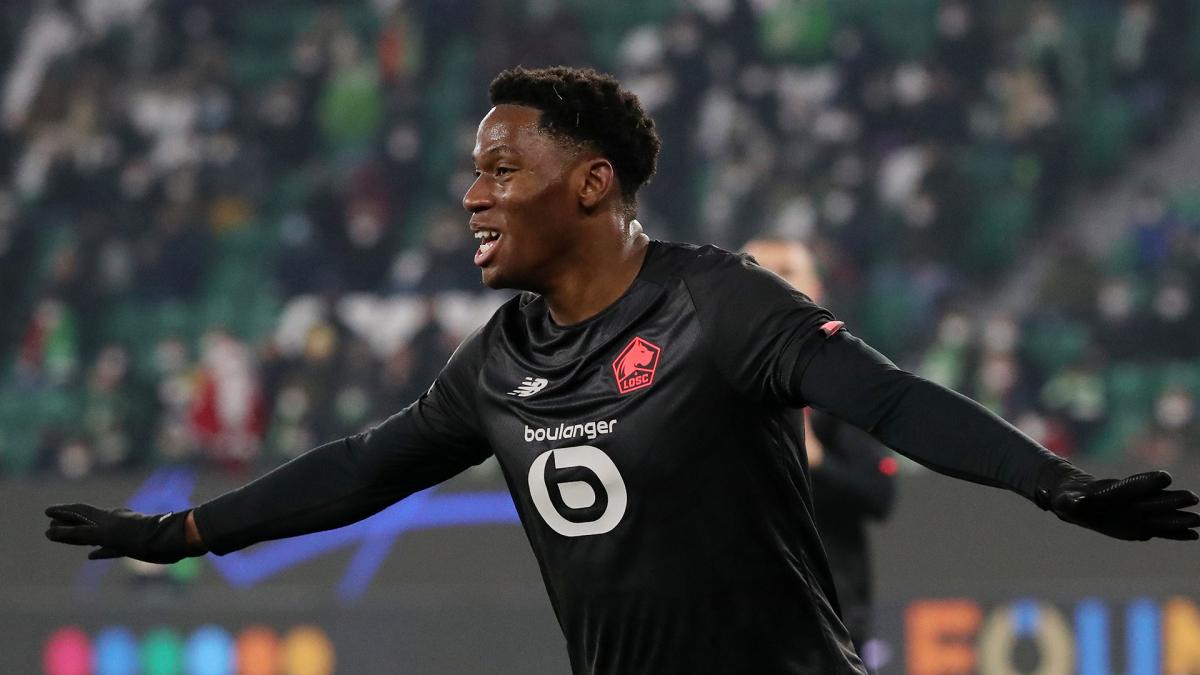 Jonathan David celebra un gol anotado con el Lille