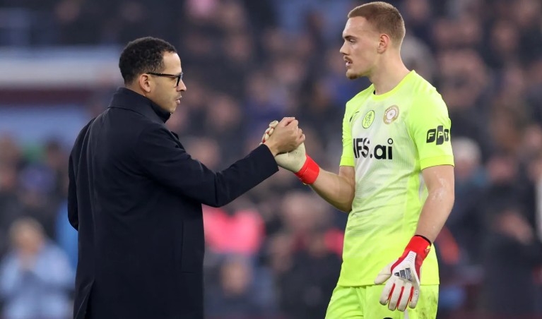 Chelsea puts Robert Sánchez and Jörgensen up for sale