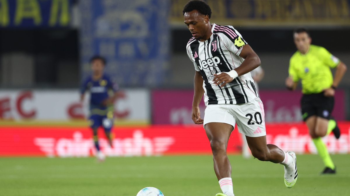 Loïs Openda durante un partido con la Juventus