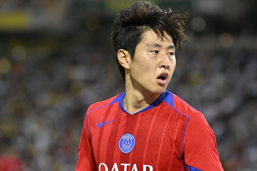 Kangin Lee se complica