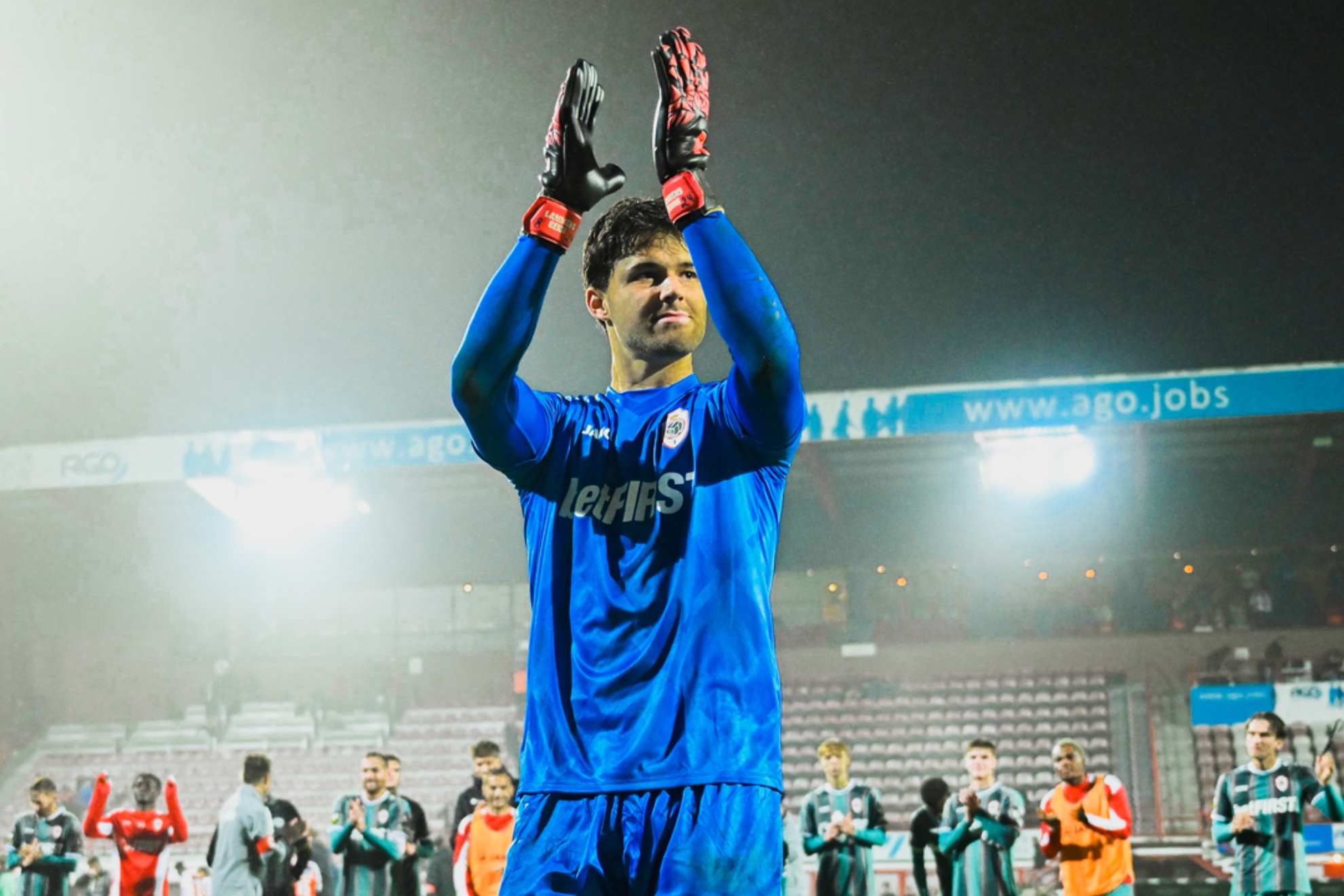 Lammens diciendo adiós a la afición belga