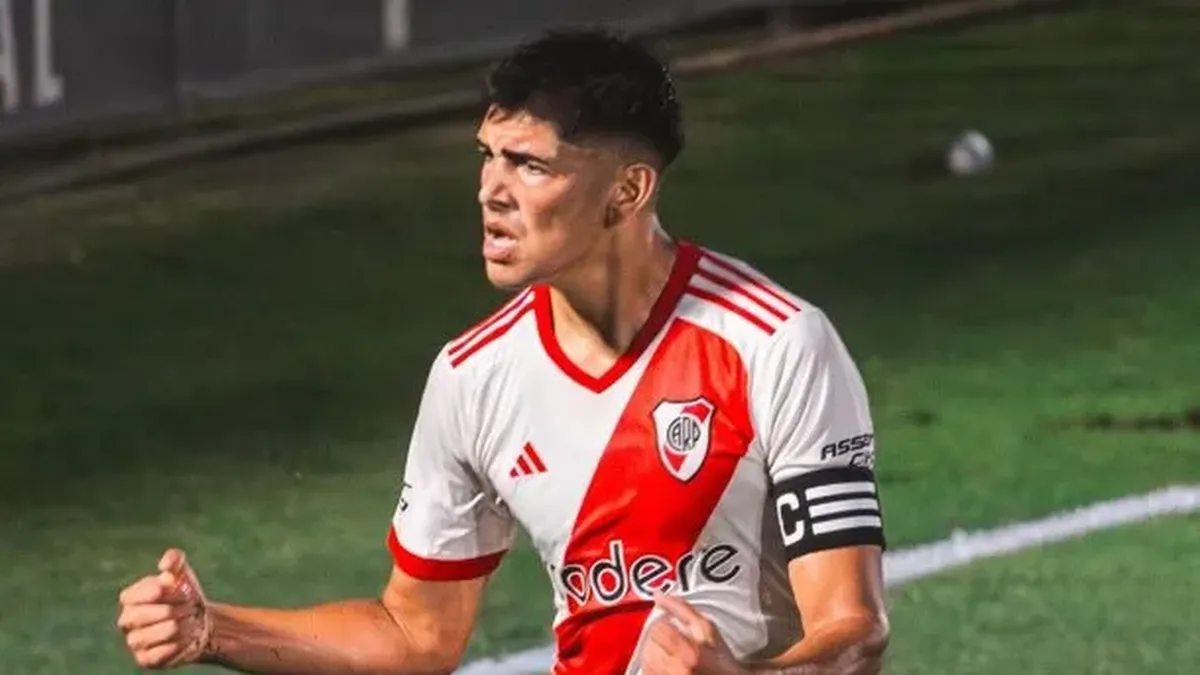Lautaro Rivero celebra un gol de River Plate