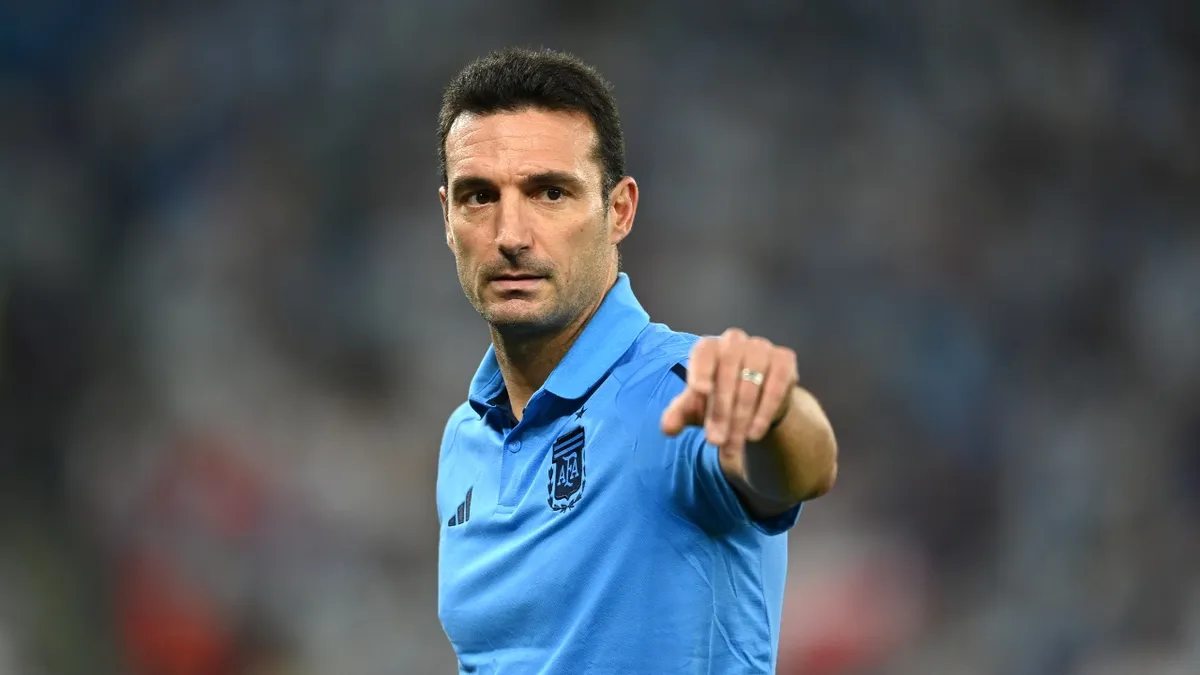 Lionel Scaloni during a match with Argentina
