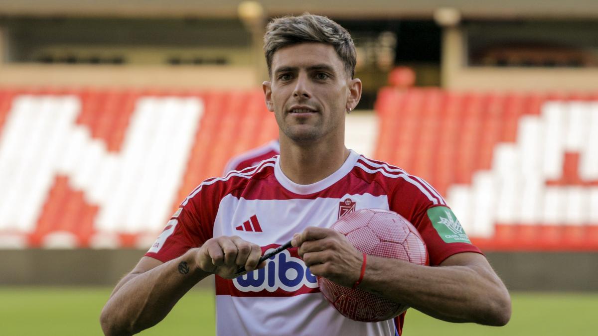 Lucas Boyé during his presentation with Granada