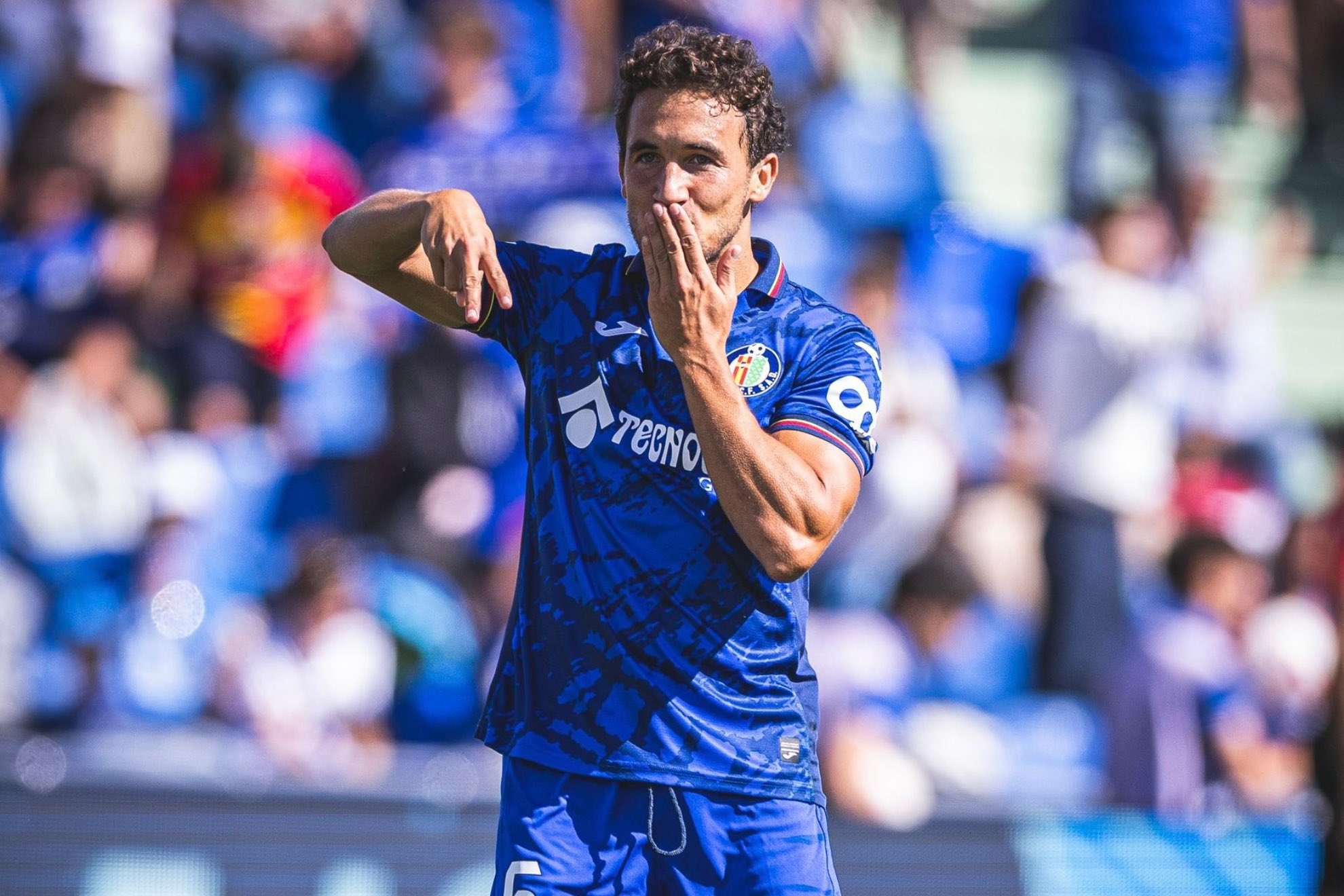 Villarreal speeds up to secure 2 signings