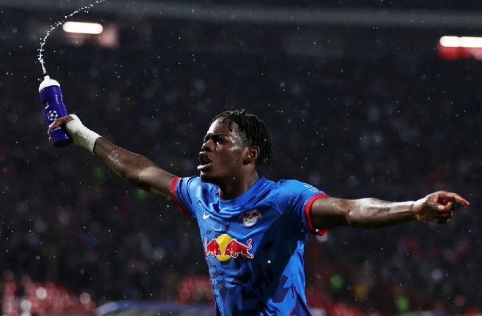 Manchester United finds a replacement for its defense