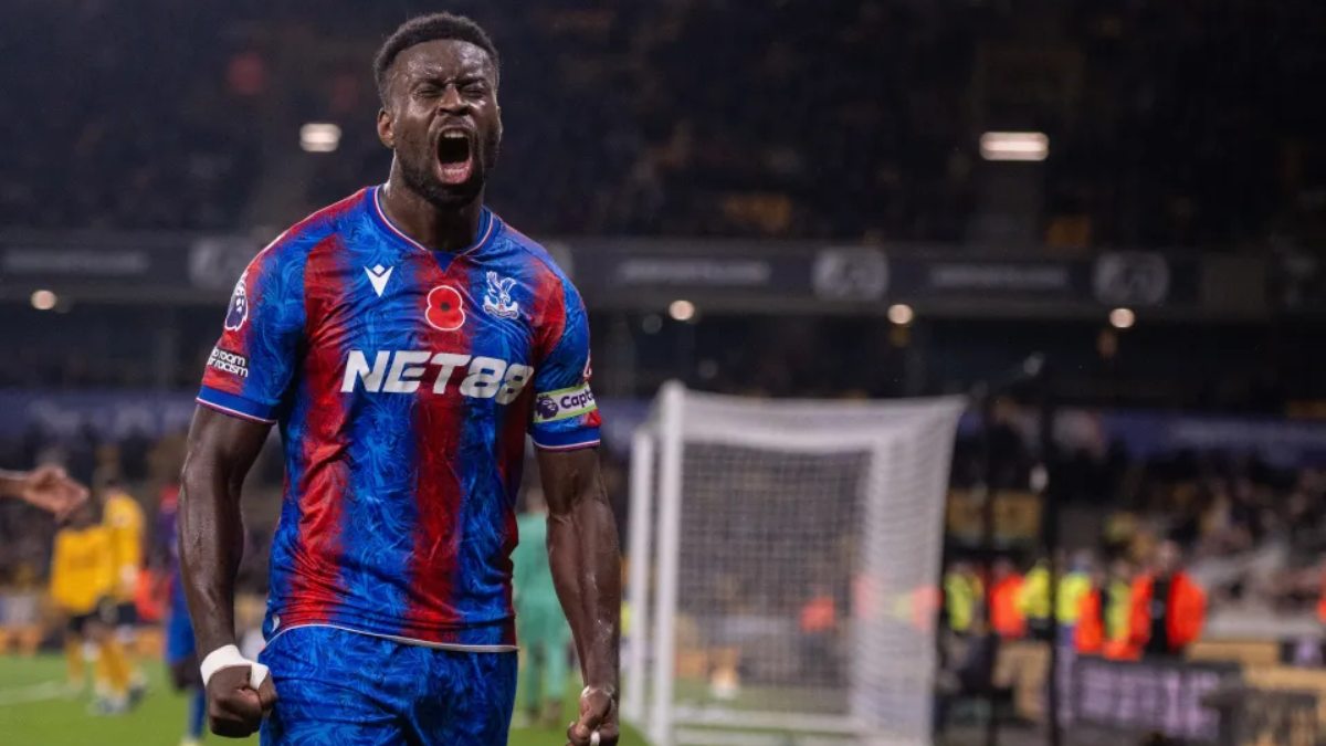 Marc Guéhi celebra un gol con el Crystal Palace
