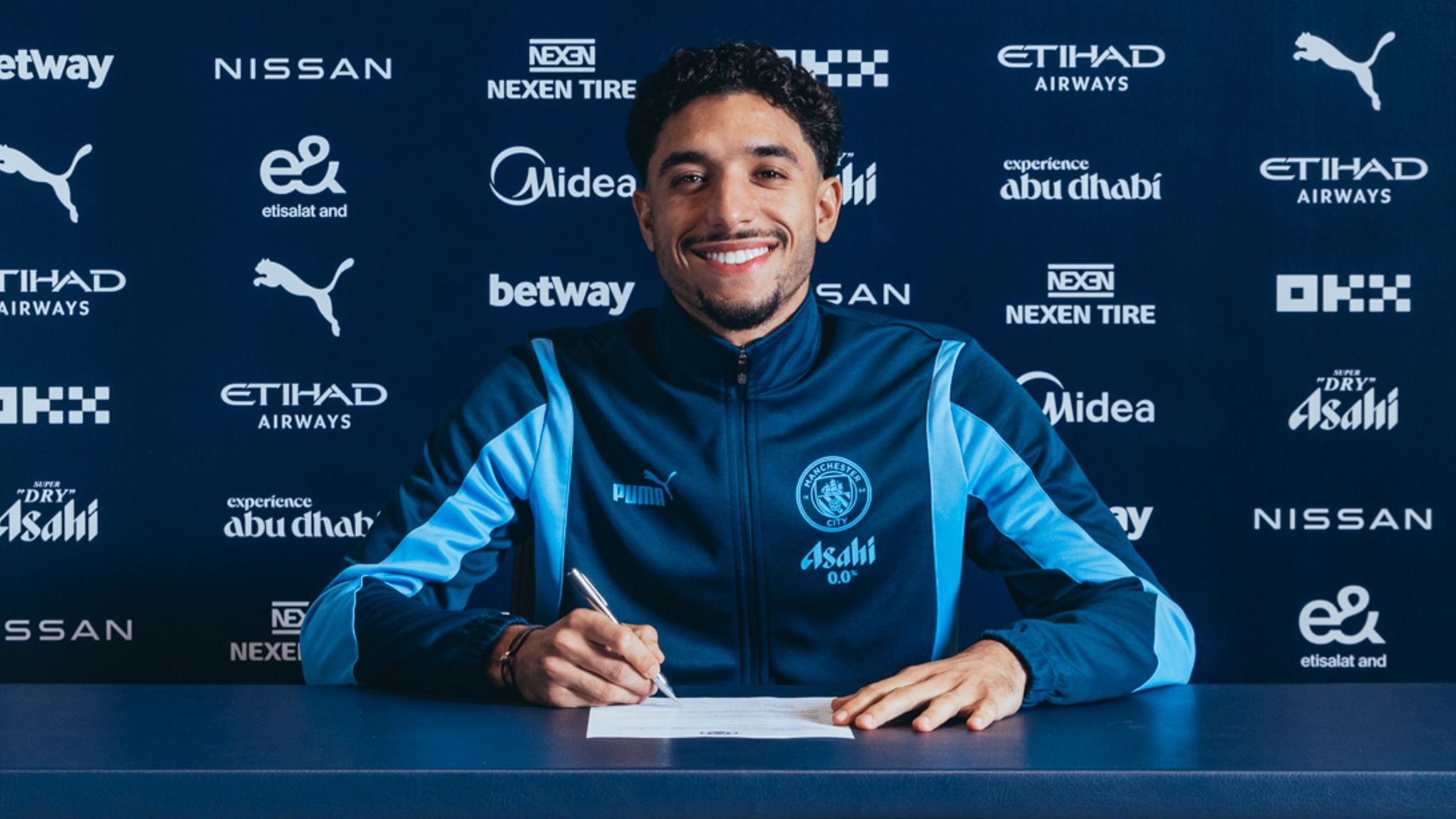 Marmoush entra en la agenda del Barcelona