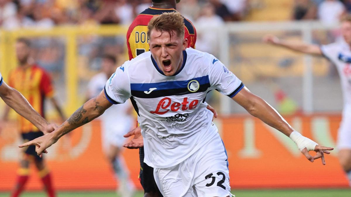 Mateo Retegui celebrating a goal for Atalanta