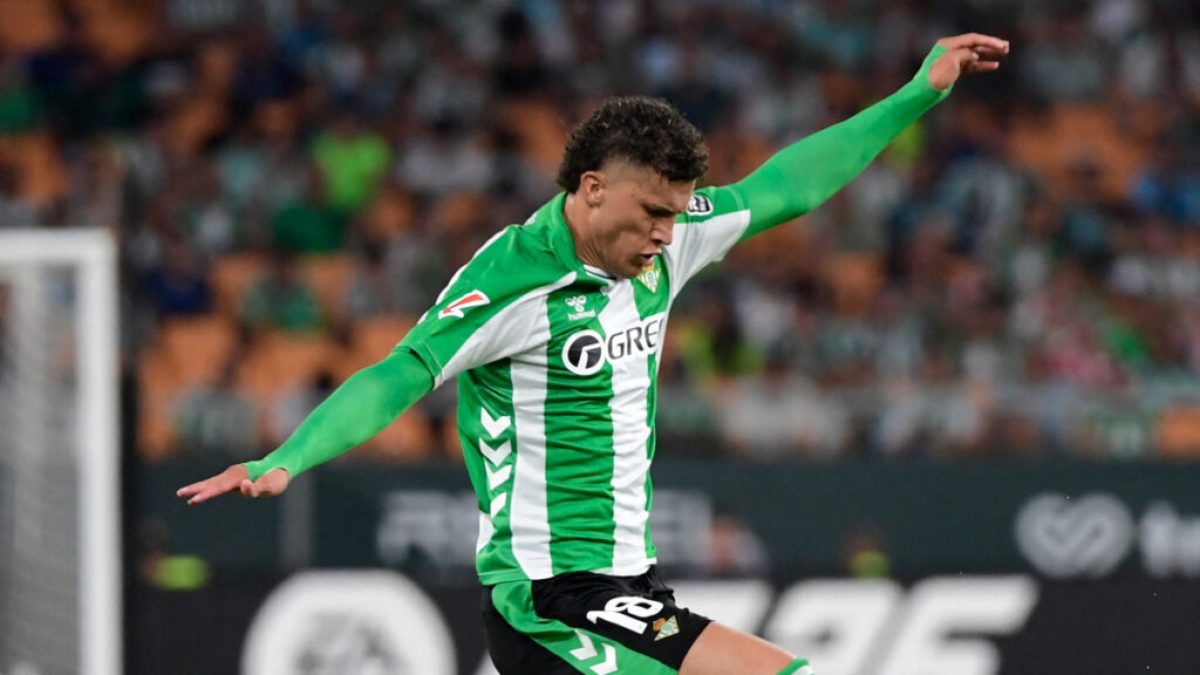 Nelson Deossa during a match with Real Betis
