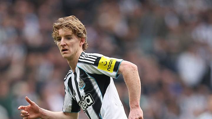 Newcastle holds onto Anthony Gordon