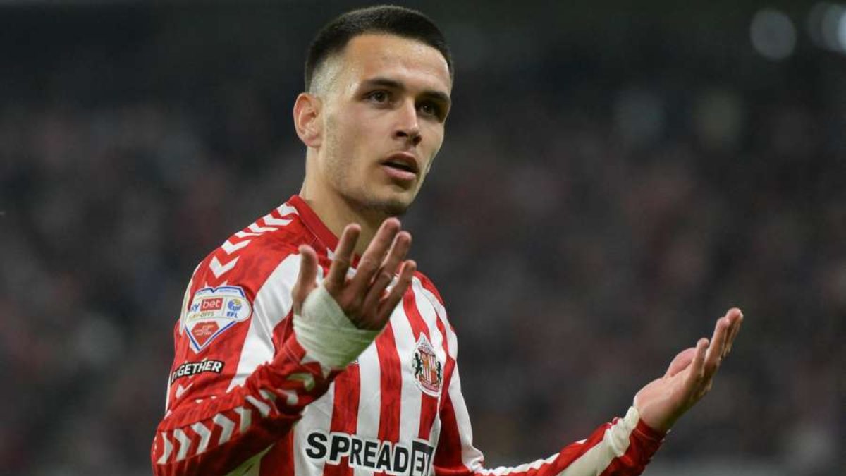 Enzo Le Fée during a match with Sunderland