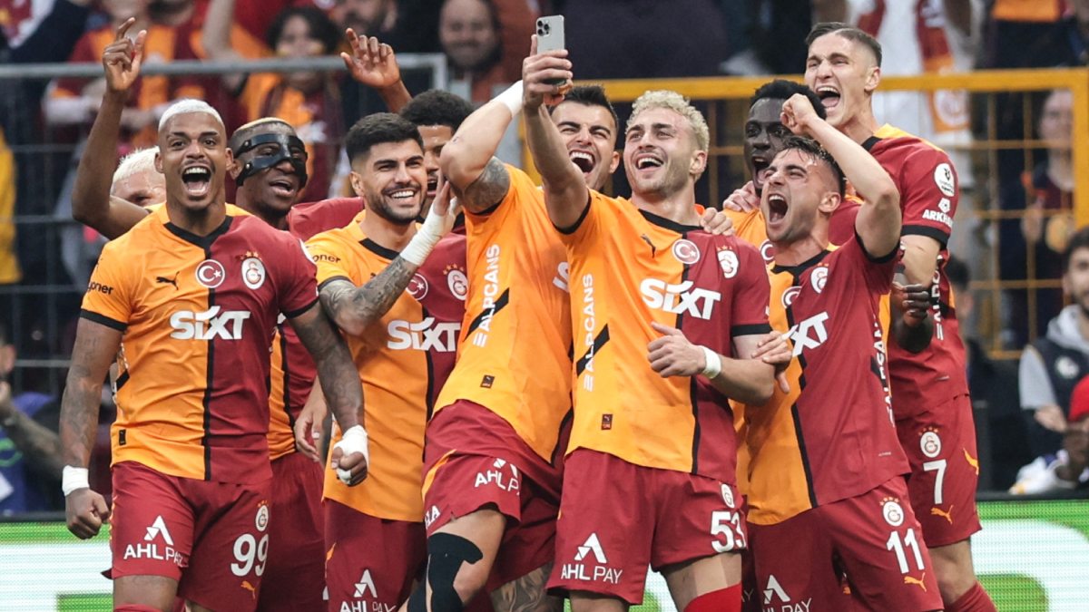 Galatasaray players celebrating a goal