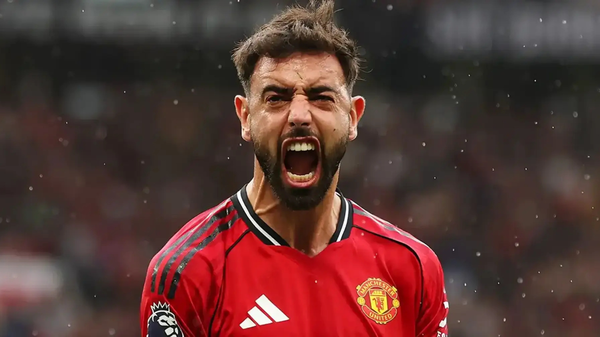 Bruno Fernandes celebrates a goal with Manchester United