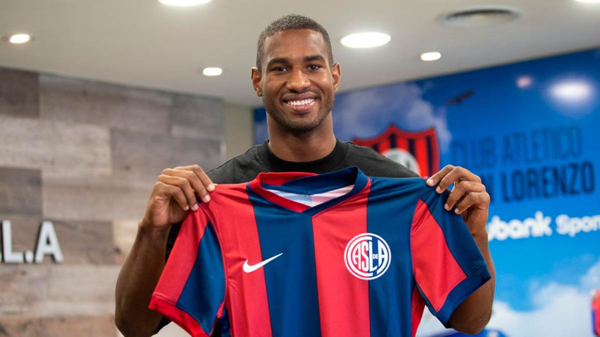 Jhohan Romaña durante su presentación con el Olimpia de Paraguay