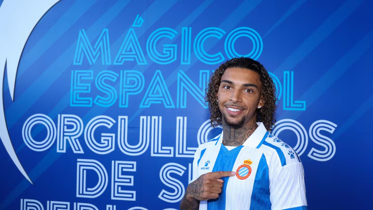Tyrhys Dolan durante su presentación con el Espanyol