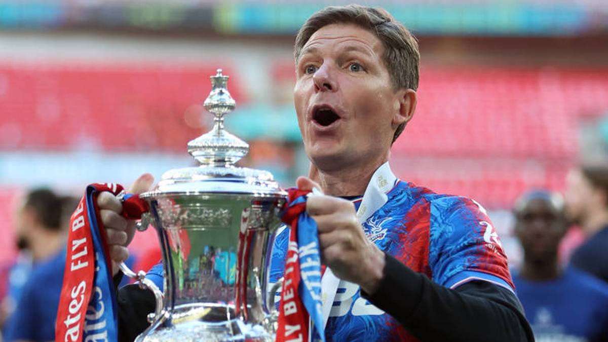 Oliver Glasner posing with the FA Cup won with Crystal Palace