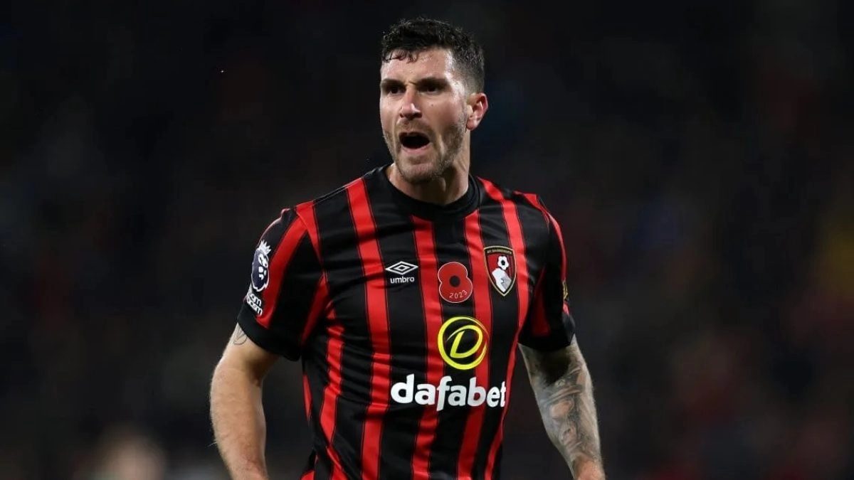 Marcos Senesi durante un partido con el Bournemouth