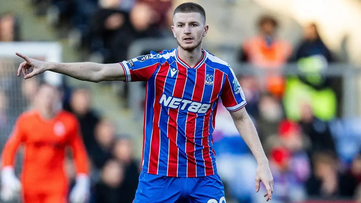 Adam Wharton durante un partido del Crystal Palace
