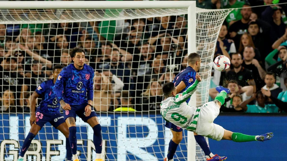 Chimy Ávila durante un Real Betis - Atlético de Madrid