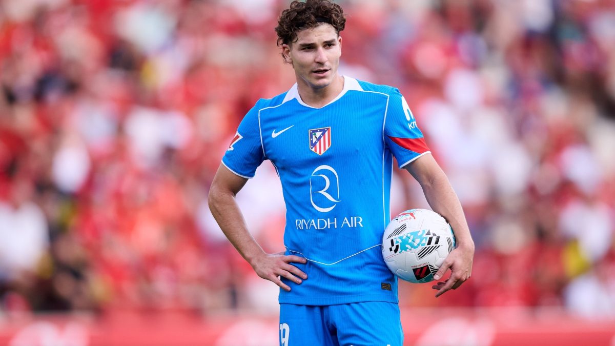 Julián Álvarez during a match with Atlético de Madrid