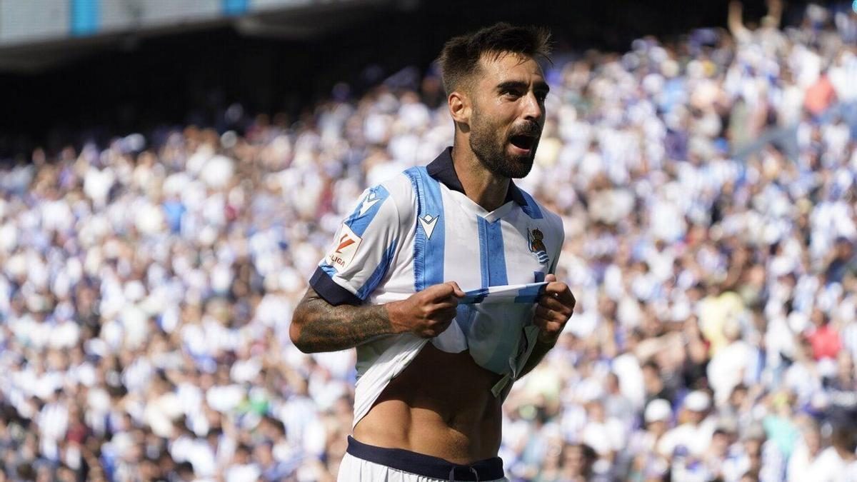 Brais Méndez celebra un gol anotado con la Real Sociedad