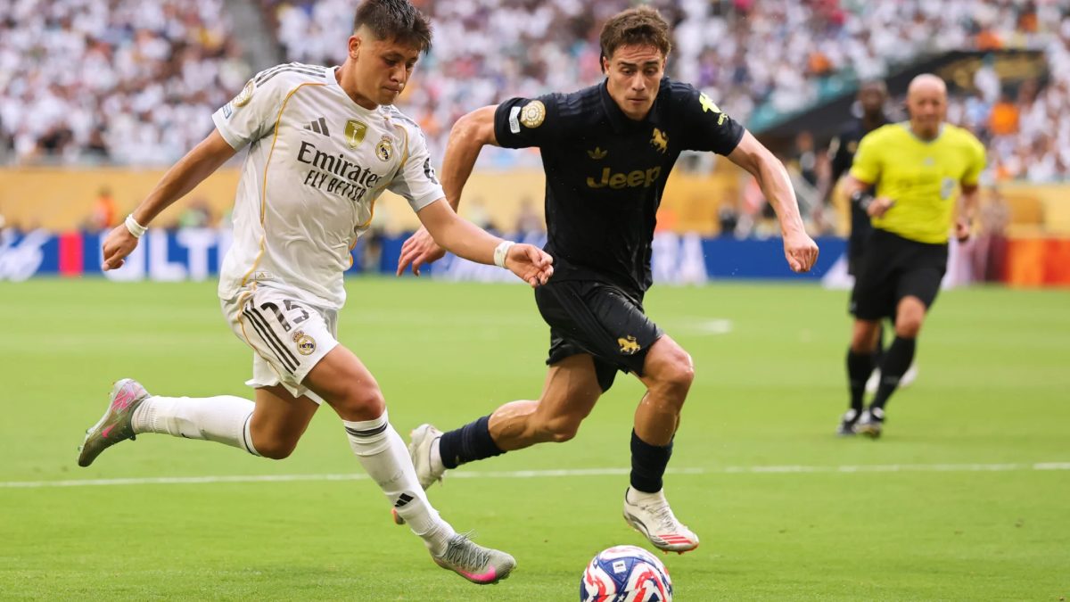 Arda Güler durante un partido con el Real Madrid