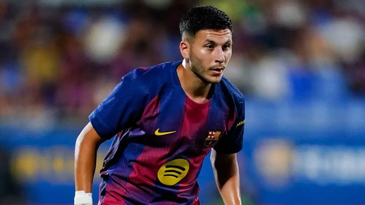 Roony Bardghji durante un partido con el Barcelona