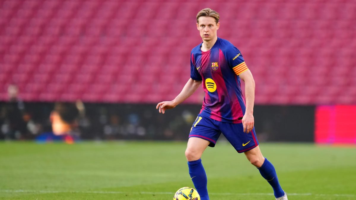 Frenkie de Jong durante un partido con el Barcelona