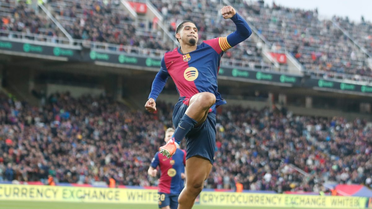 Ronald Araujo celebra un gol anotado con el FC Barcelona