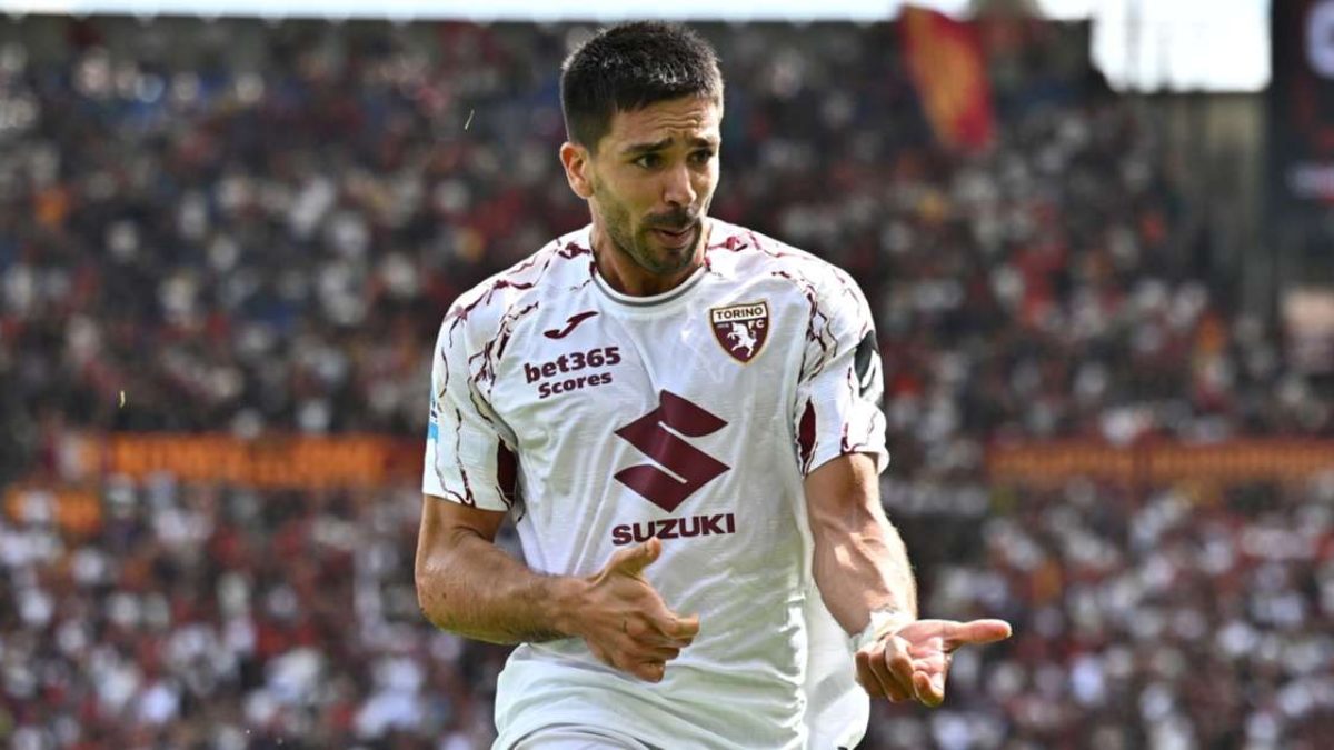 Giovanni Simeone celebrates a goal scored with Torino