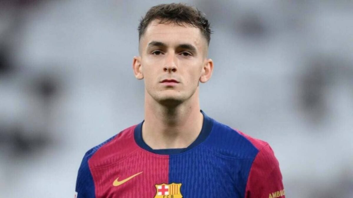 Marc Casadó durante un partido con el Barcelona