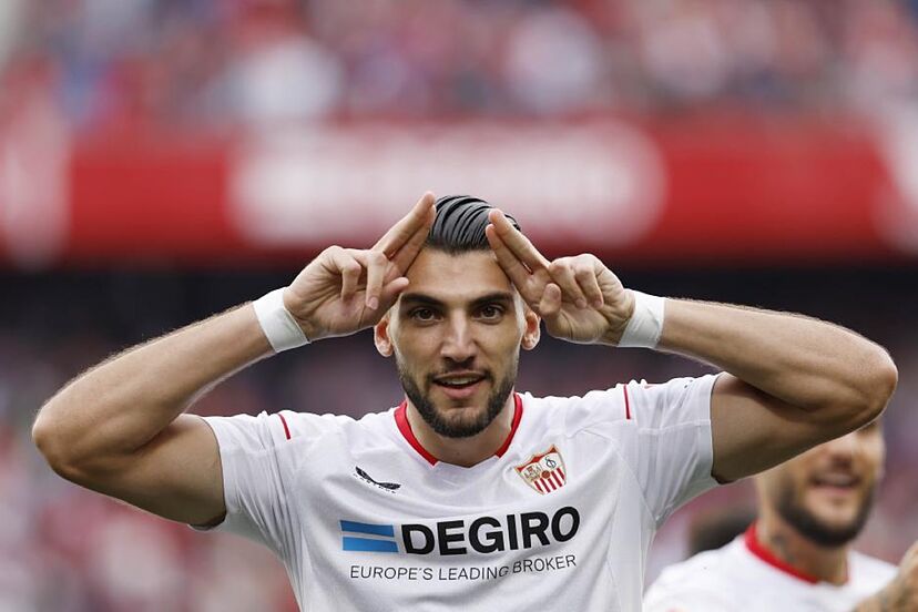 Rafa Mir haciendo su celebración