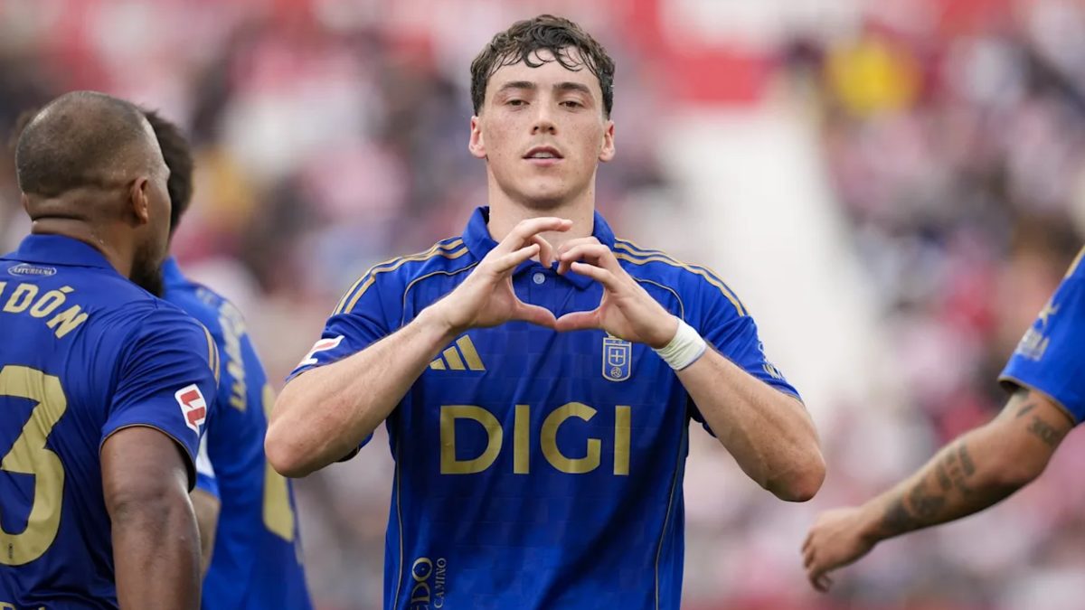Fede Viñas celebra un gol anotado con el Real Oviedo