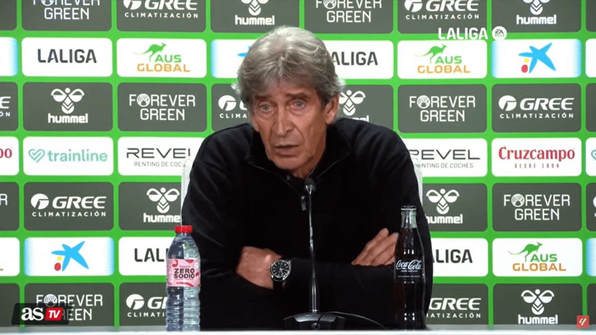 Manuel Pellegrini during a press conference