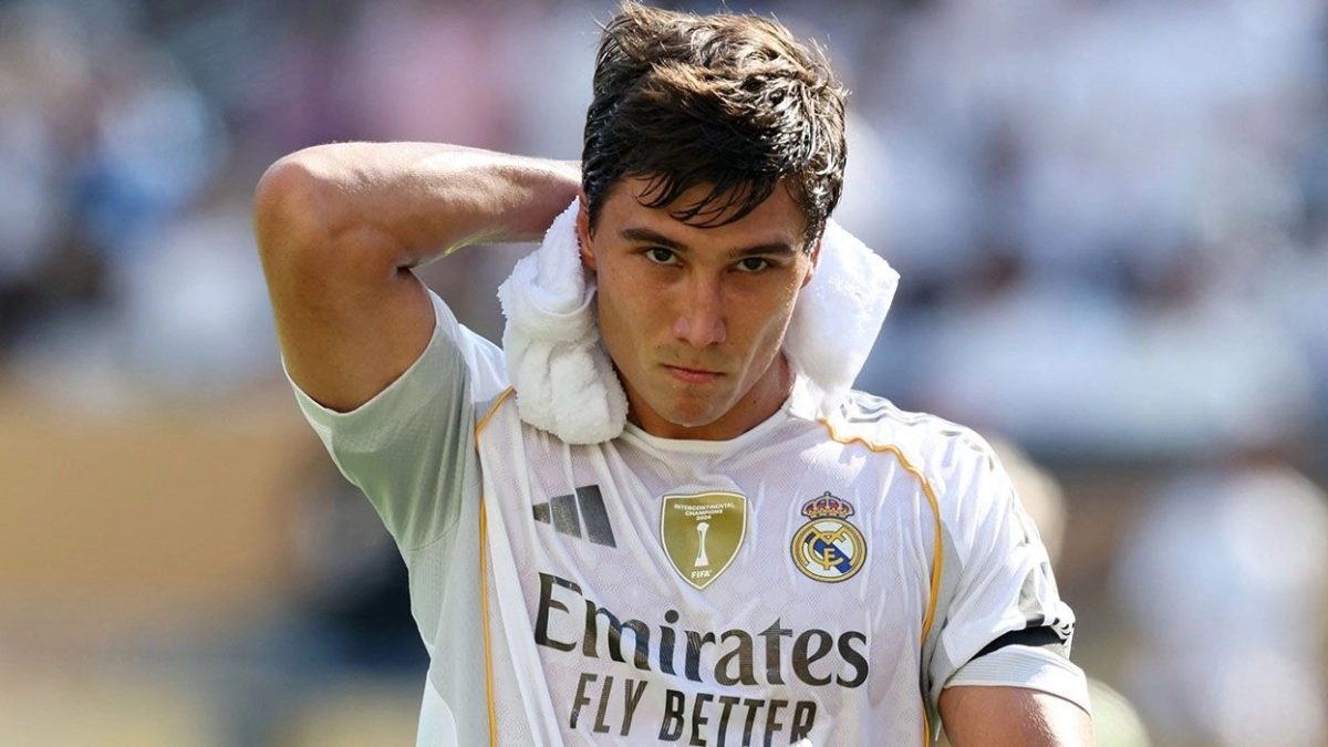 Gonzalo García durante un partido con el Real Madrid