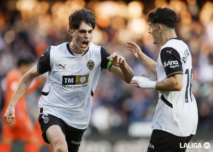 Real Madrid intenta intercambio con el Valencia entre Ceballos y Javi Guerra