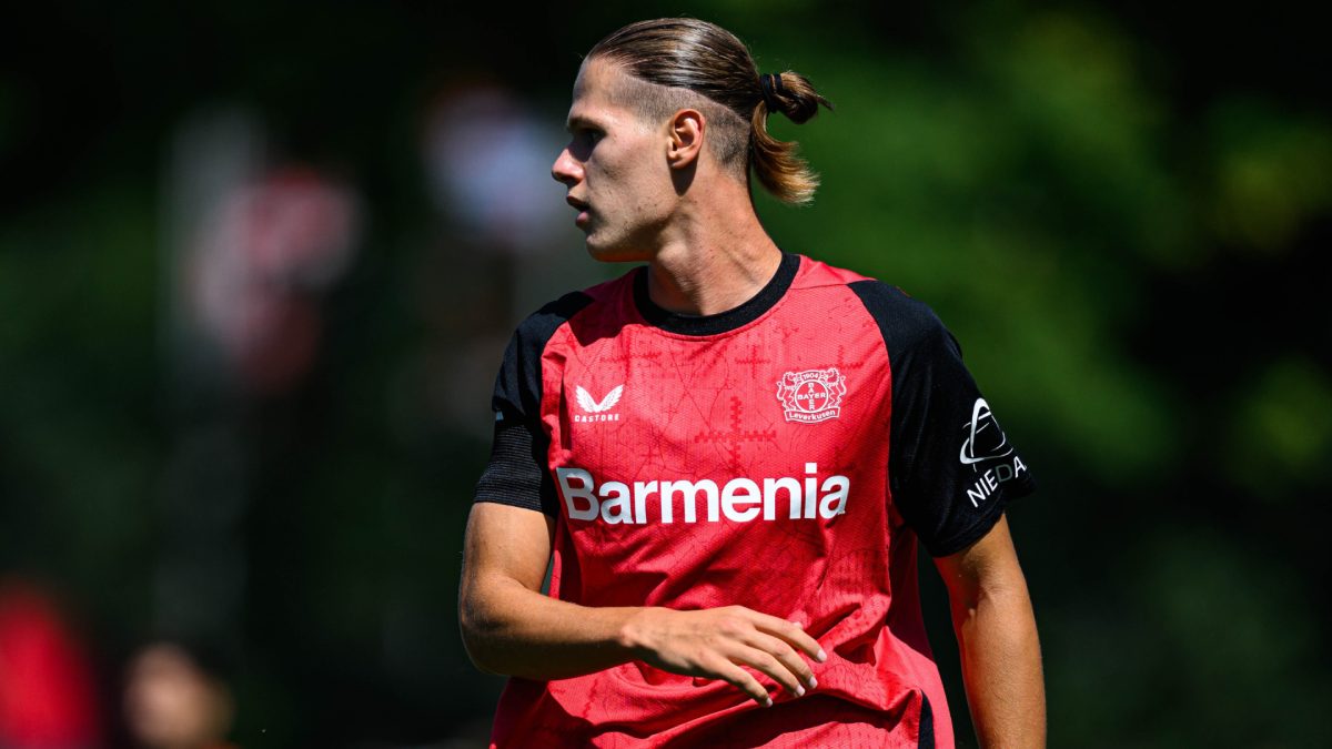 Artem Stepanov durante un partido con el Bayer Leverkusen