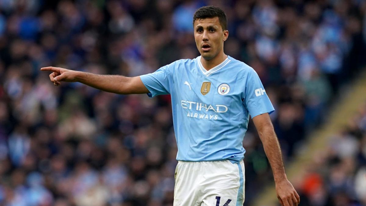 Rodri during a match with Manchester City