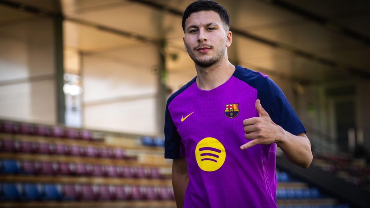 Roony Bardghji posa con los colores del Barcelona