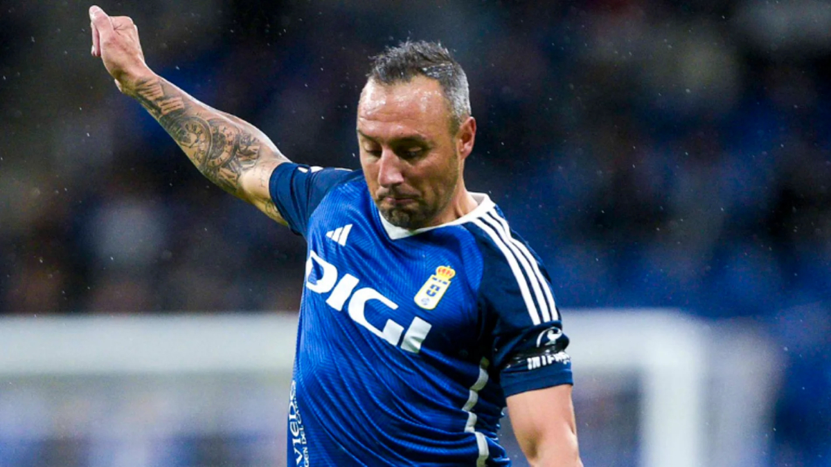 Santi Cazorla during a match with Real Oviedo