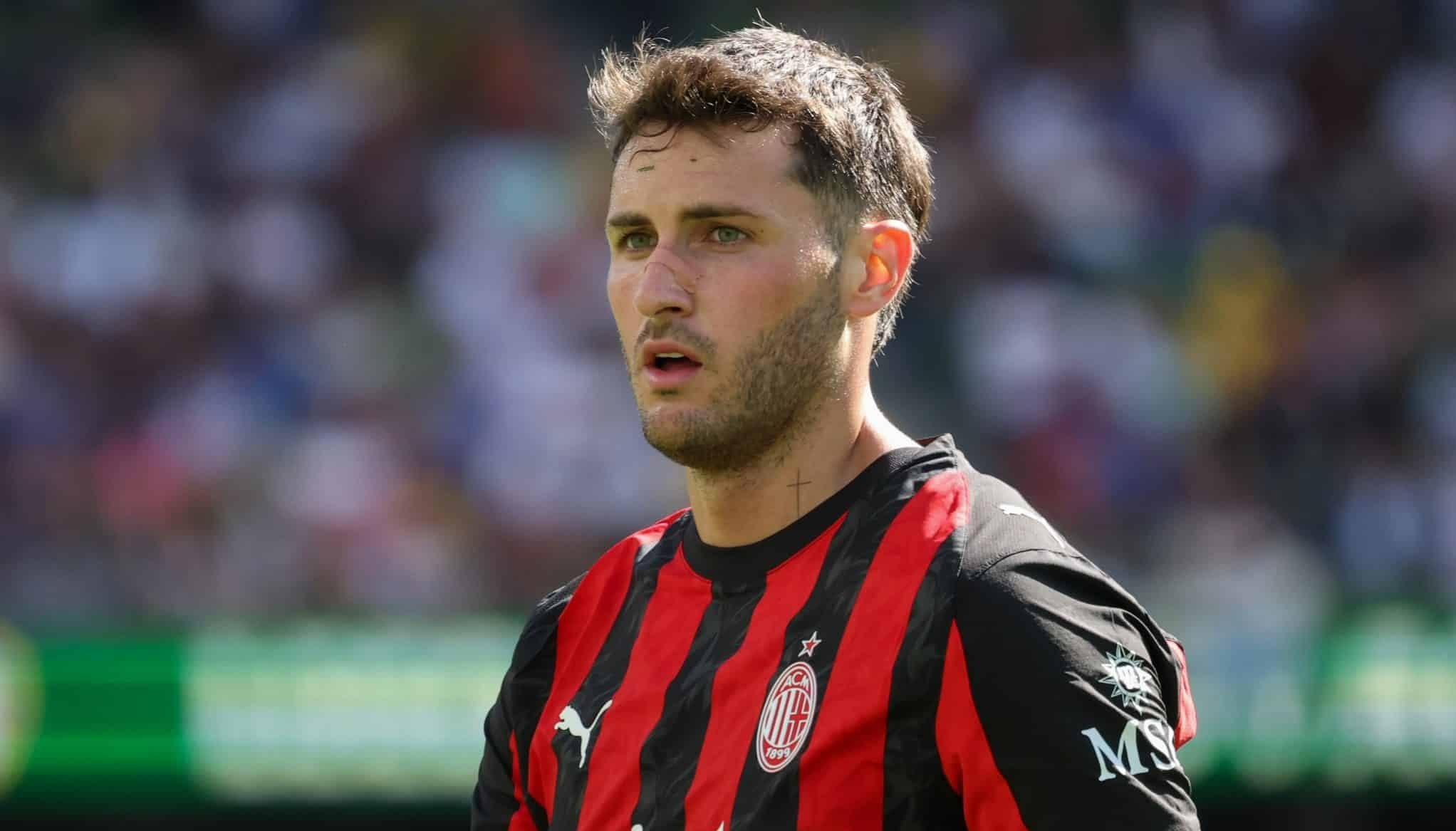 Santiago Giménez, en venta