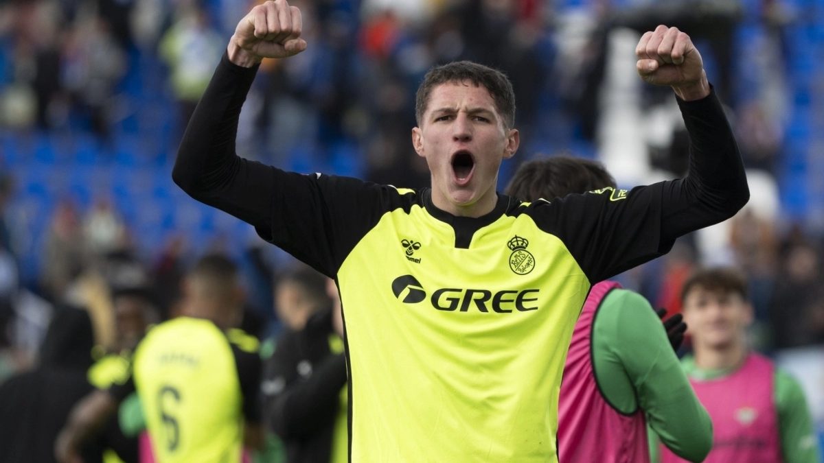 Sergi Altimira celebrates a goal for Real Betis
